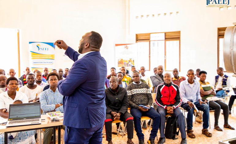 Le PAEEJ renforce la filière apicole à travers une formation en apiculture moderne et une mission de prospection écologique