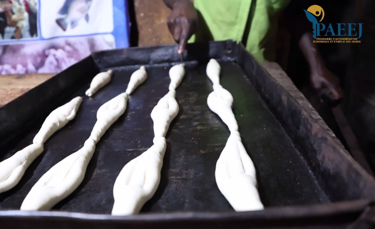 A la rencontre des jeunes exemplaires qui ont déjà remboursé la totalité du financement octroyé par le PAAEJ. Akarusho Verba Company, Makamba, Boulangerie