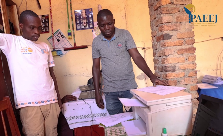 A la rencontre des jeunes exemplaires qui ont déjà remboursé la totalité du financement octroyé par le PAAEJ. NSEKANUWUSHAKA J.Claude, sécretariat puplic, Bwambarangwe (Kirundo)