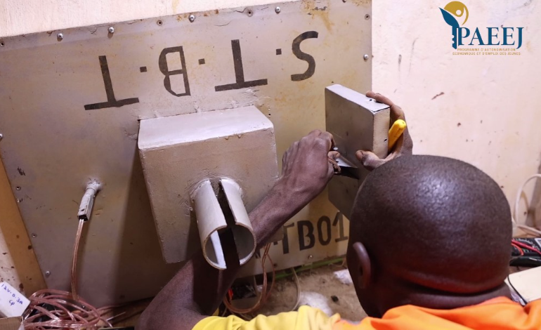 A la rencontre des jeunes exemplaires qui ont déjà remboursé la totalité du financement octroyé par le PAAEJ. S.T.B.T, technologie, Gitega